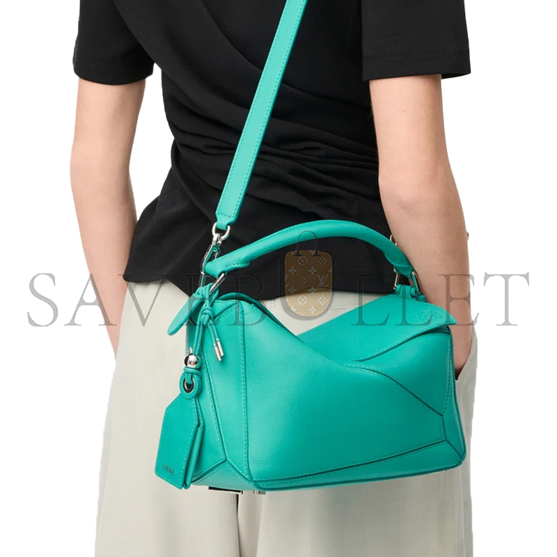 LOEWE SMALL FEATHERLIGHT PUZZLE BAG IN NAPPA LAMBSKIN A510PLSX01 (24*16.5*10.5cm) LOEWE SMALL FEATHERLIGHT PUZZLE BAG IN NAPPA LAMBSKIN A510PLSX01 (24*16.5*10.5cm)